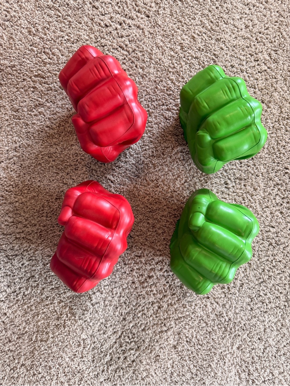 Avengers Hulk Foam Fists - 2 pairs: Green & Red - Picture 3 of 5